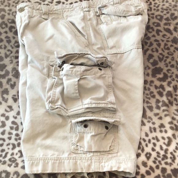 Abercrombie & Fitch Cargo Shorts in Light Stone Taupe Size 32 Men’s - Picture 7 of 17